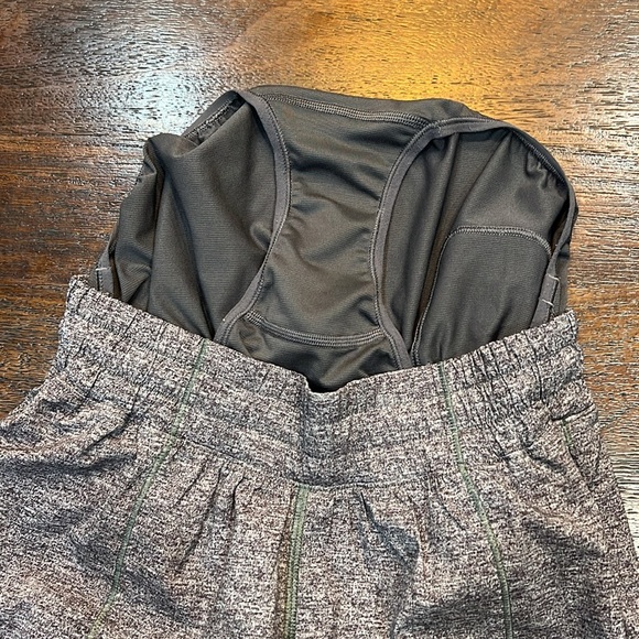 🪩Grey Lululemon Hotty Hots! Size 4! 4inch inseam! Like new!🪩 - Picture 11 of 12